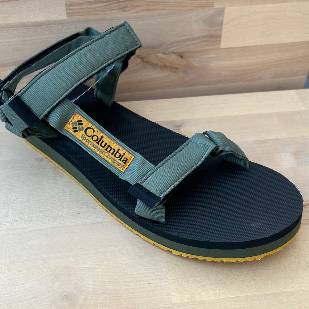 Columbia Olive and Black Outdoor Sandals Sz12